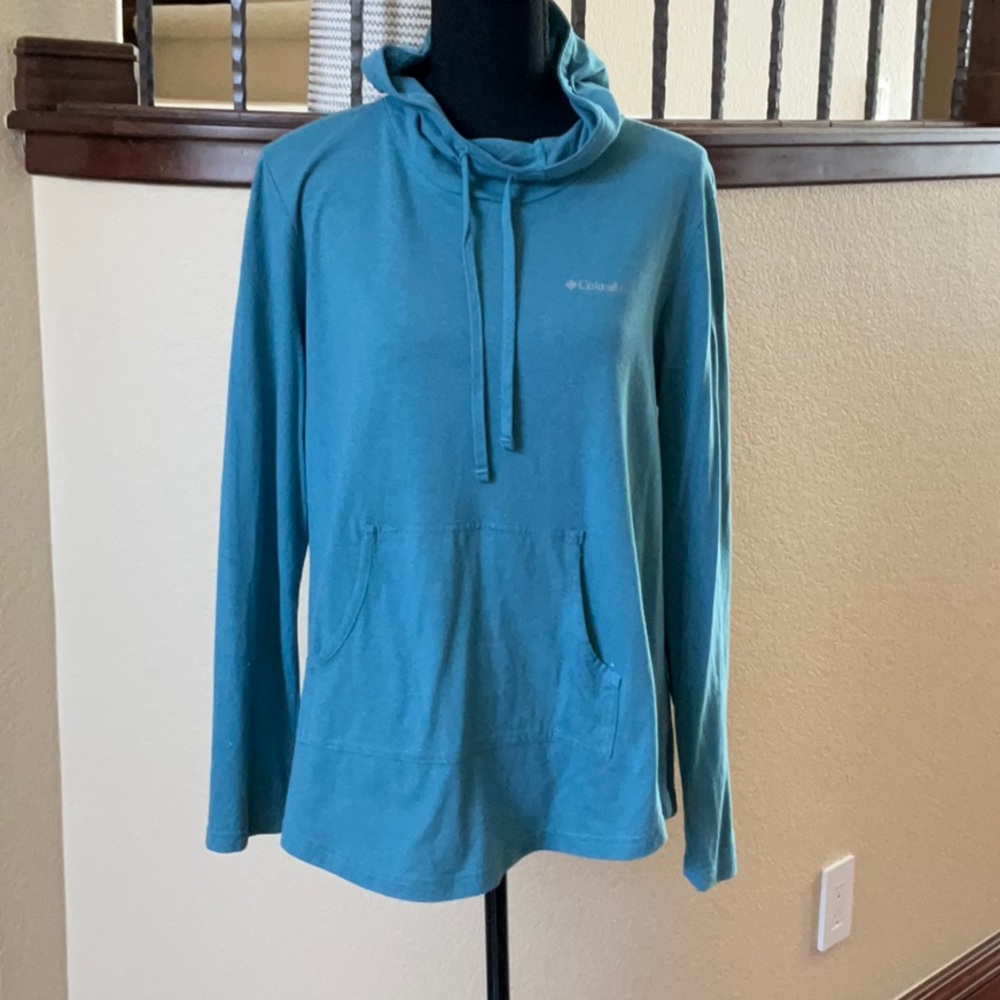Columbia lightweight hoodie with kangaroo pocket
